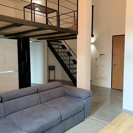Elegant 60 M² + Balcony B Cagliari