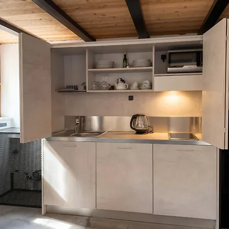 Elegant 60 M² + Balcony B Cagliari